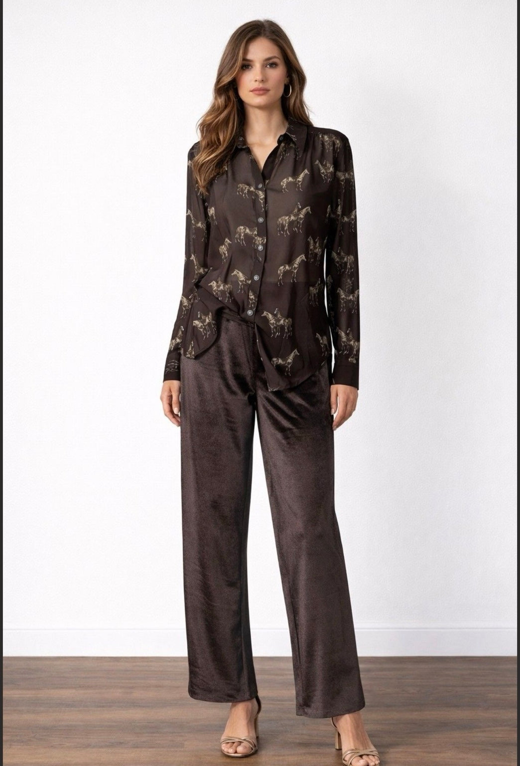 Annie Velvet Pant – Chocolate on model