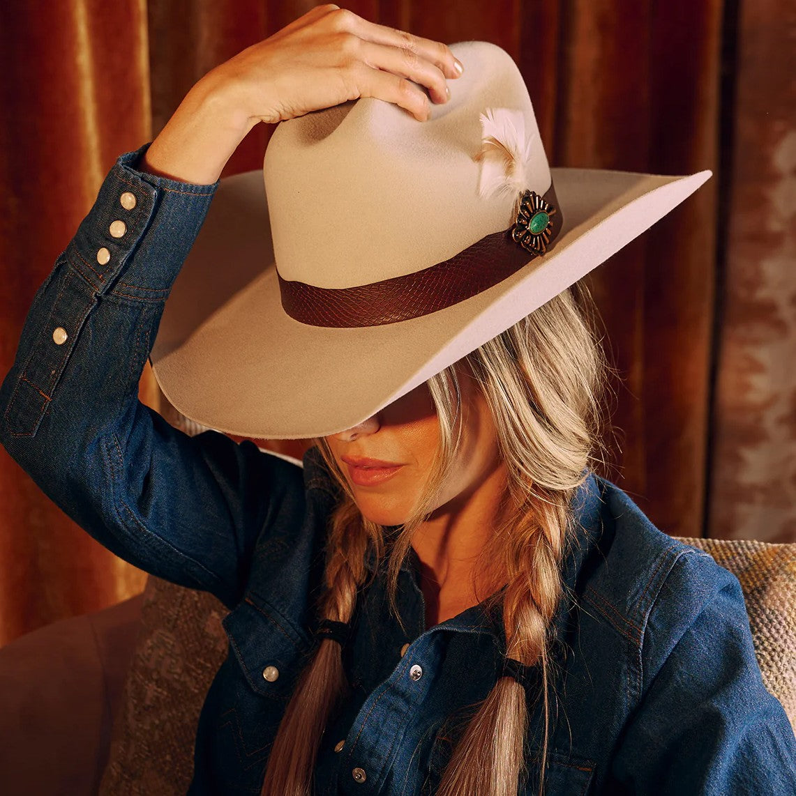 Lainey_Wilson_Saddle_Up_Model_v2.jpg