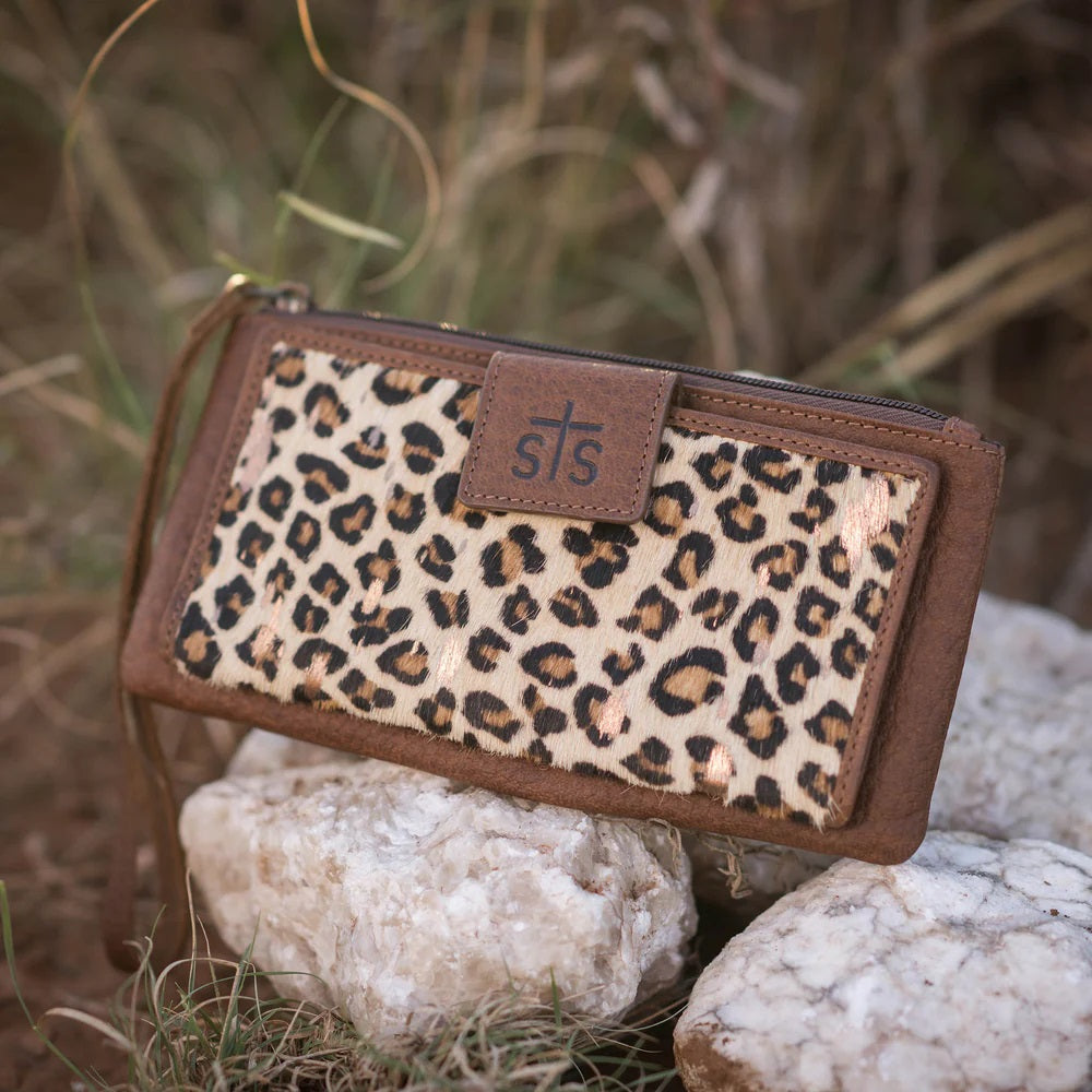 STS61679-great-plains-haley-wallet-lifestyle_1000x (1) 1.jpg